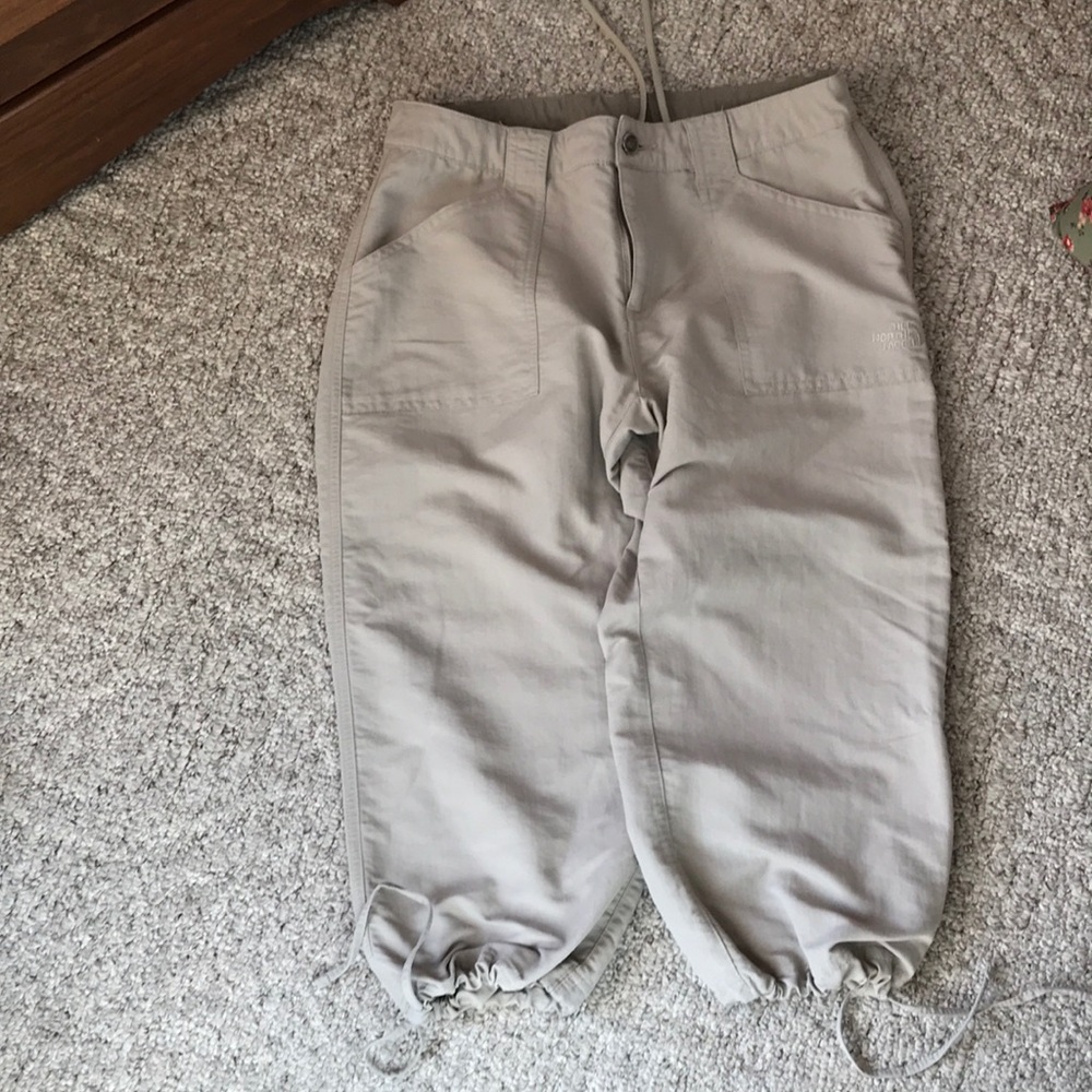 The North Face Cargo Capris 10 EUC